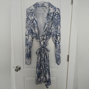 Yarn And Sea Blue and White Floral Robe M/L